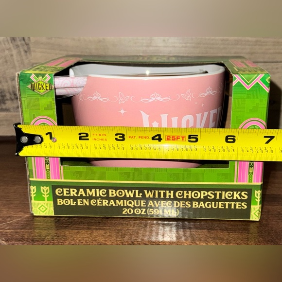 Cute 🥰 Wicked Glinda Boxed 20oz Ceramic Ramen Bowl 🥣 with Chopsticks 🥢 - Picture 6 of 8